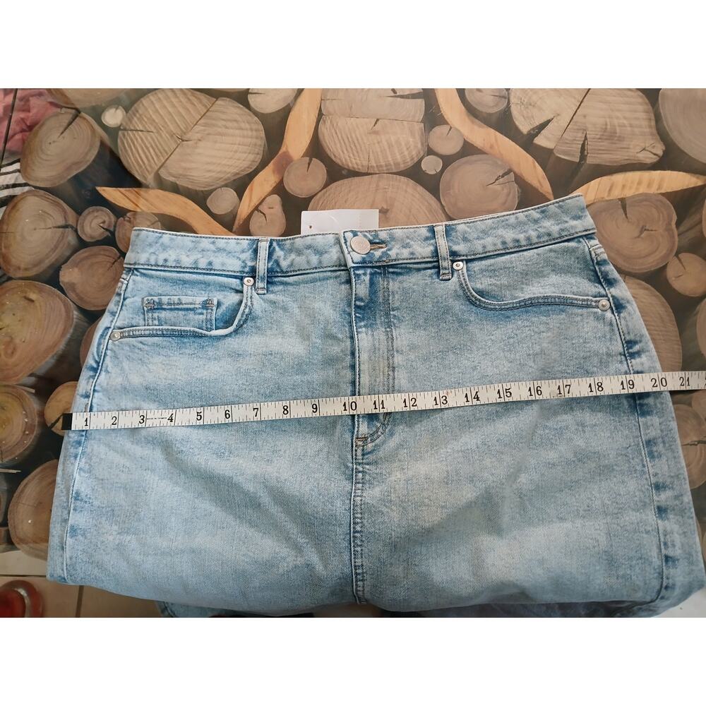 Loft Light Wash Denim Jean Midi Pencil Skirt With Slit NWT Knee Length Size 12 - Picture 6 of 7